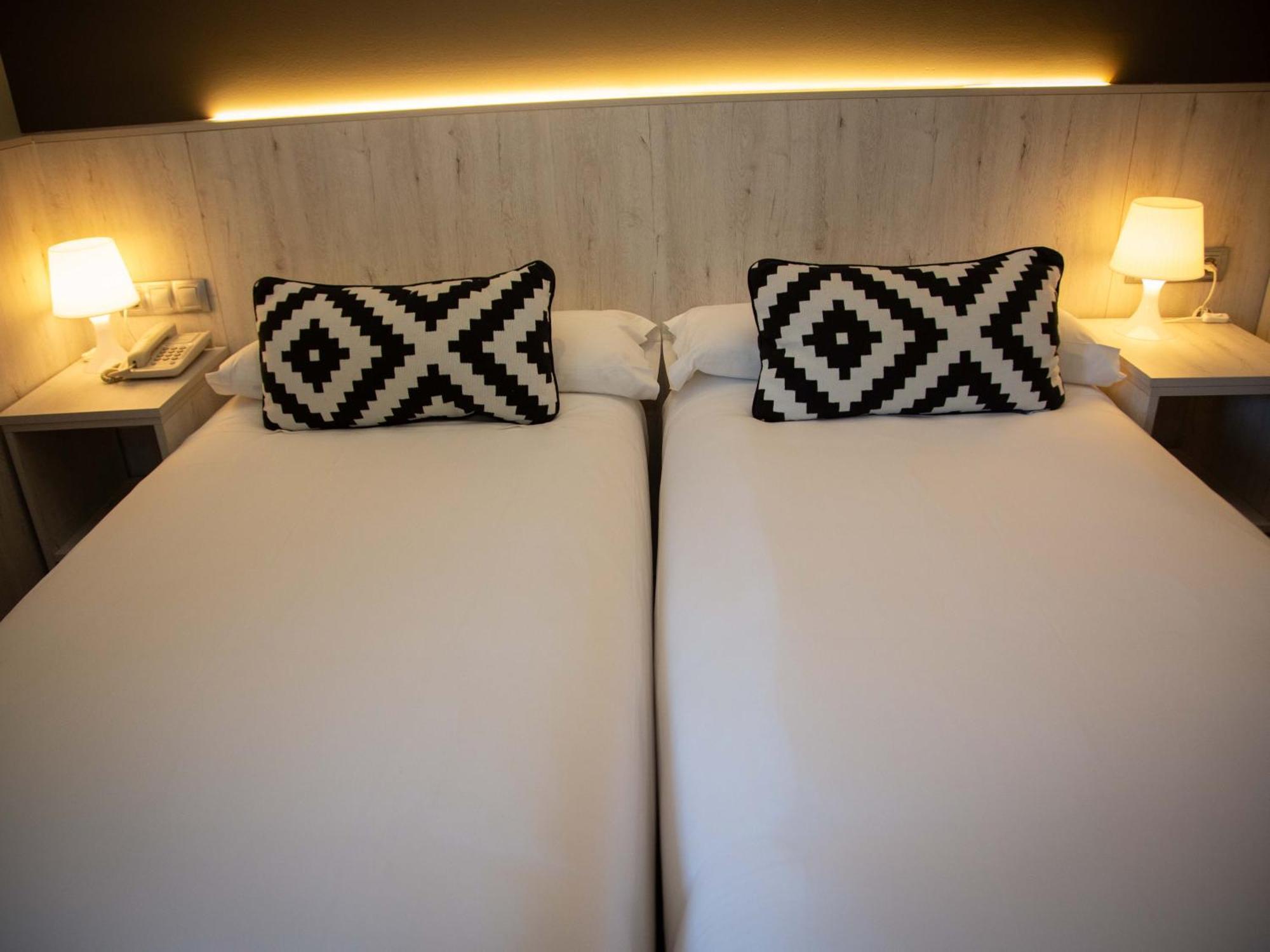 Hotel Restaurante Cadosa Soria Kültér fotó